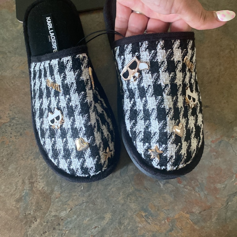 Karl Lagerfeld Houndstooth Slippers with Gold Accents NEW - Picture 2 of 7
